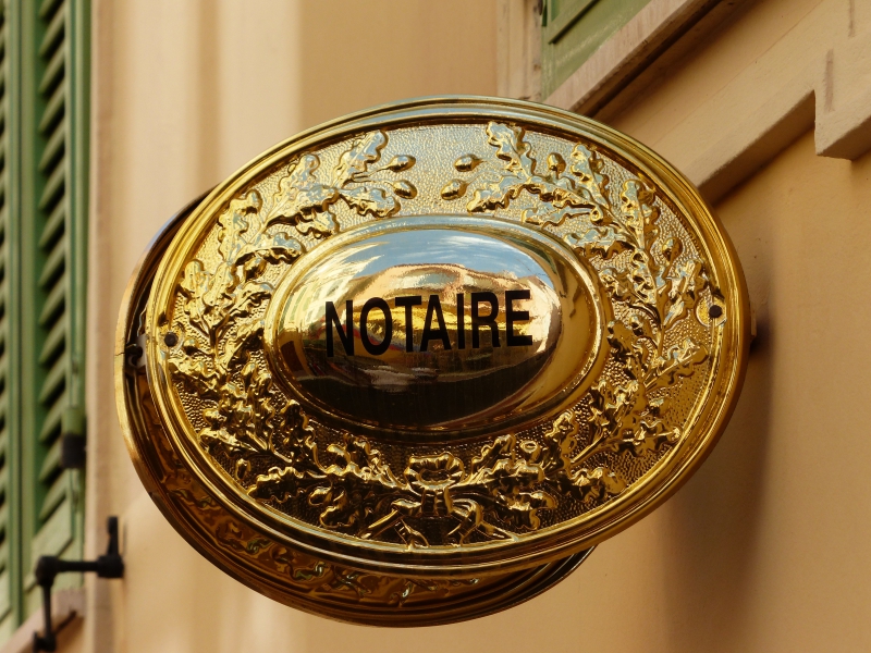 notaire-HYERES-min_advertising-golden-metal-money-lighting-brass-1013060-pxhere.com